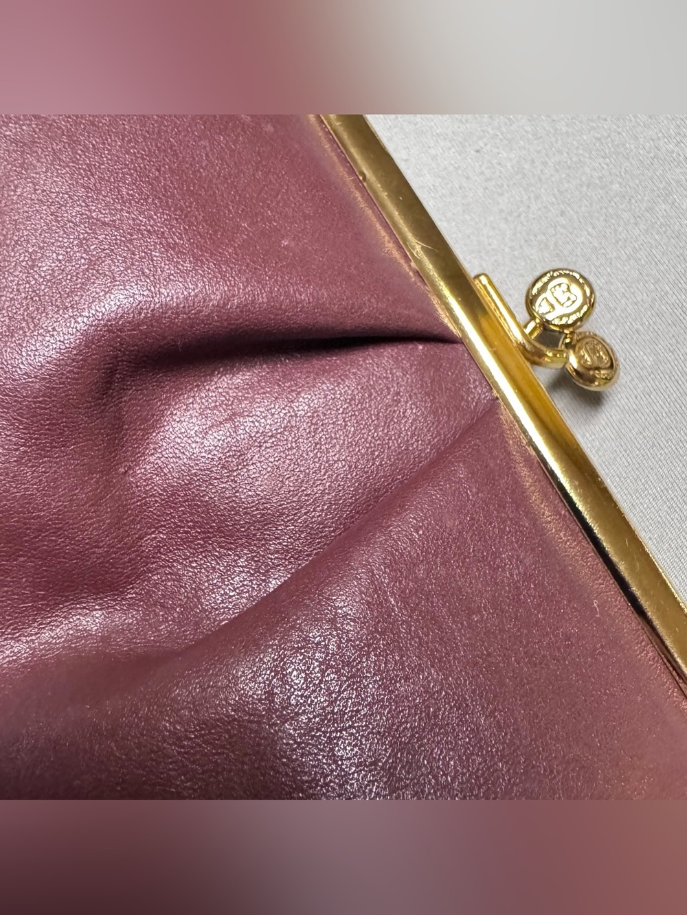 Vintage Etienne Aigner Coin Key
Purse Clutch W/ Kiss Closure oxblood leather - Picture 7 of 11